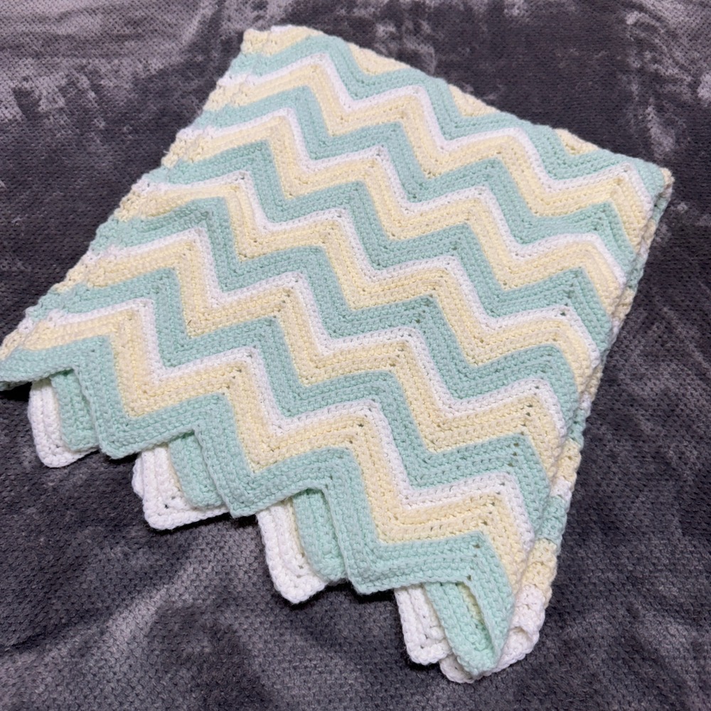 Handmade Crochet Baby Blanket Pastel Chevron Ripple Green Yellow White‎ 32x38